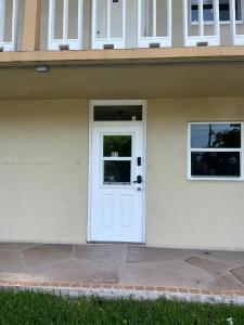 620 NE 12th Ave 107, Hallandale Beach, Florida 33009, USA