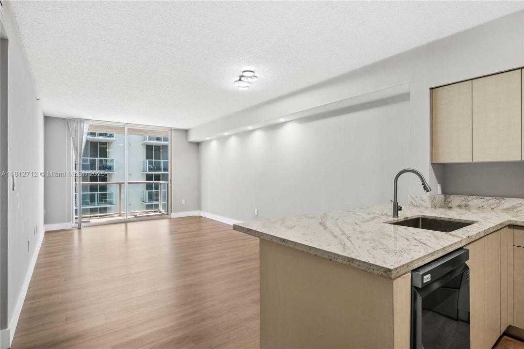 5091 NW 7th St 907, Miami, Florida 33126, Stati Uniti