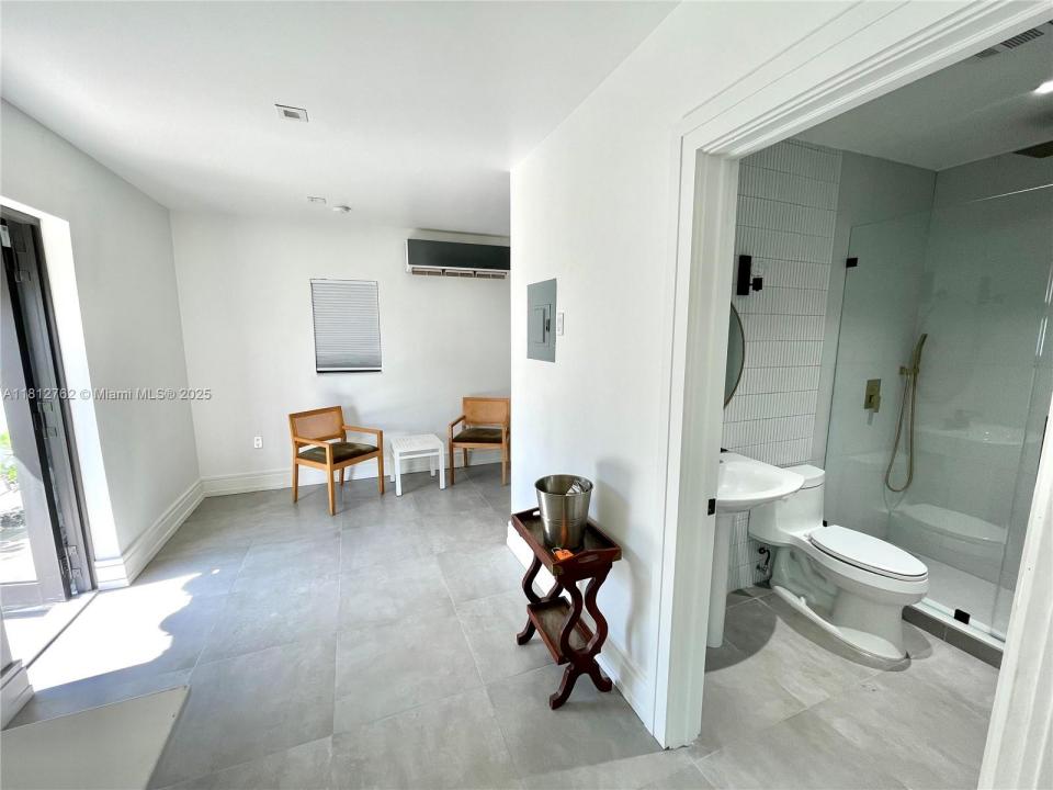 2180 NW 23rd Ct Cottage, Miami, 플로리다 33142, 미국
