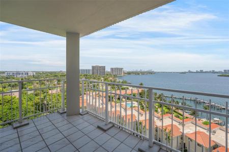 4000 Towerside Ter 1403, Miami, Florida 33138, USA