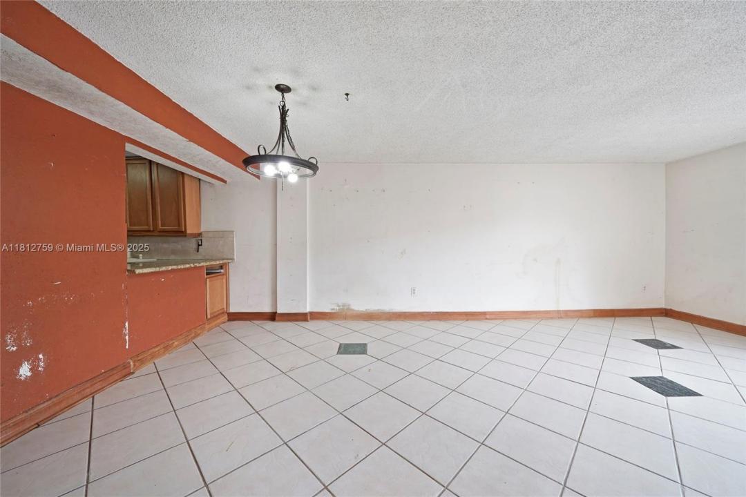1950 W 56th St 2311B, Hialeah, Floride 33012, États-Unis