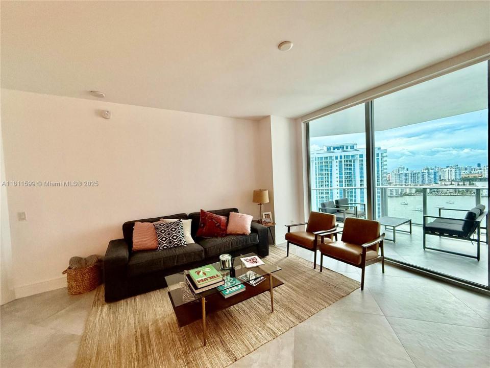 17111 Biscayne Blvd 2103, North Miami Beach, Florida 33160