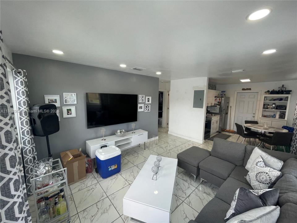 608 NW 4th Ave A, Hallandale Beach, Florida 33009