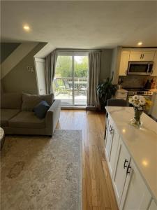 16 Dudley Avenue 6, Newport, RI 02840, USA