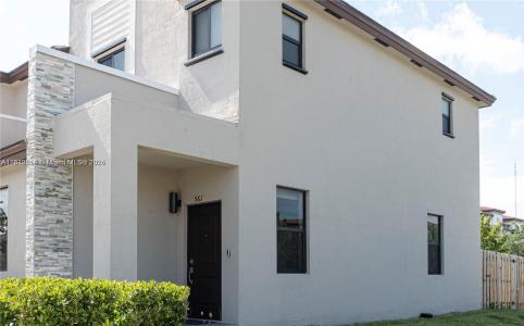561 NE 208th Ter, Miami, Florida 33179, USA