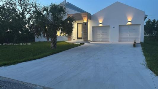 14074 Whittier, Port Charlotte, Florida 33981, USA