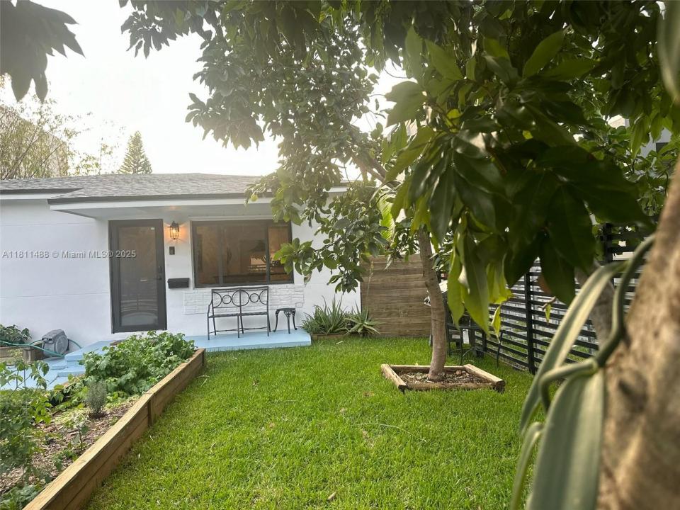 3134 Carter St, Miami, Florida 33133, USA