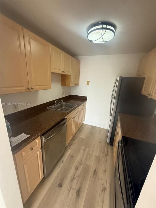 2020 NE 135th St 208, North Miami, Флорида 33181, Соединенные Штаты