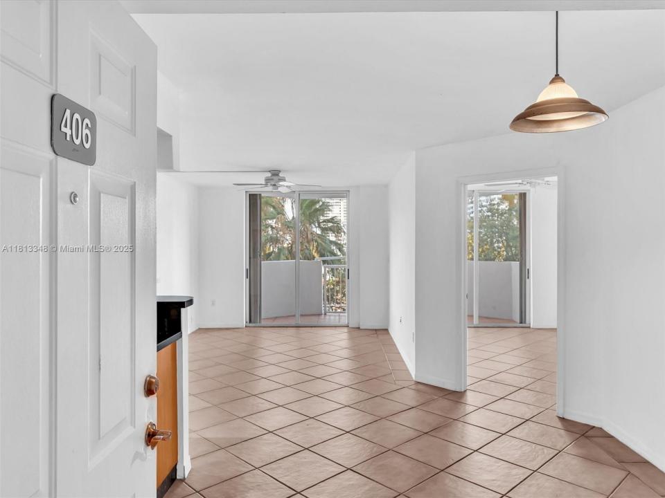 1621 Bay Rd 406, Miami Beach, Flórida 33139, Estados Unidos