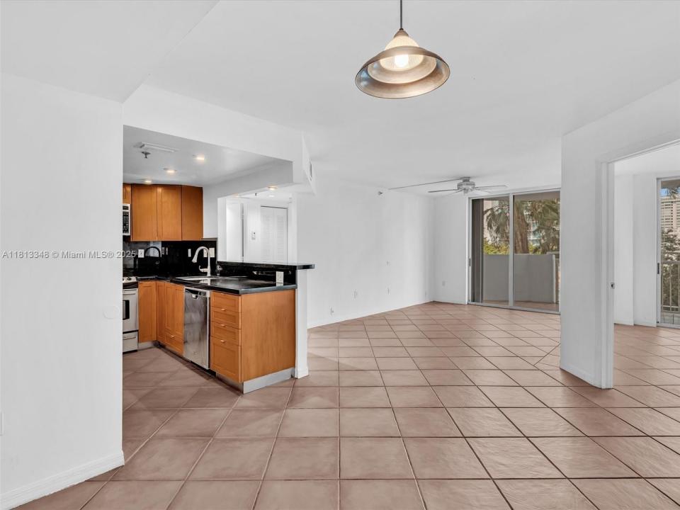 1621 Bay Rd 406, Miami Beach, Flórida 33139, Estados Unidos