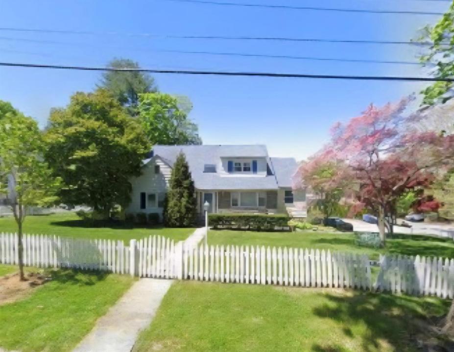 21 Knollwood Road, Eastchester, New York 10709