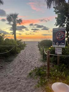 5313 Collins Ave 1105, Miami Beach, Florida 33140, USA