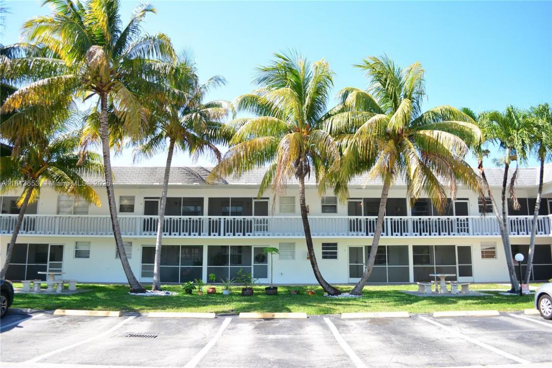 705 NE 2nd St 4, Hallandale Beach, Флорида 33009, Соединенные Штаты