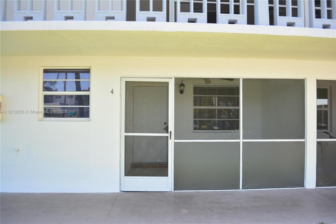 705 NE 2nd St 4, Hallandale Beach, Флорида 33009, Соединенные Штаты