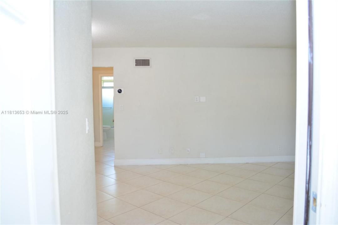 705 NE 2nd St 4, Hallandale Beach, Флорида 33009, Соединенные Штаты