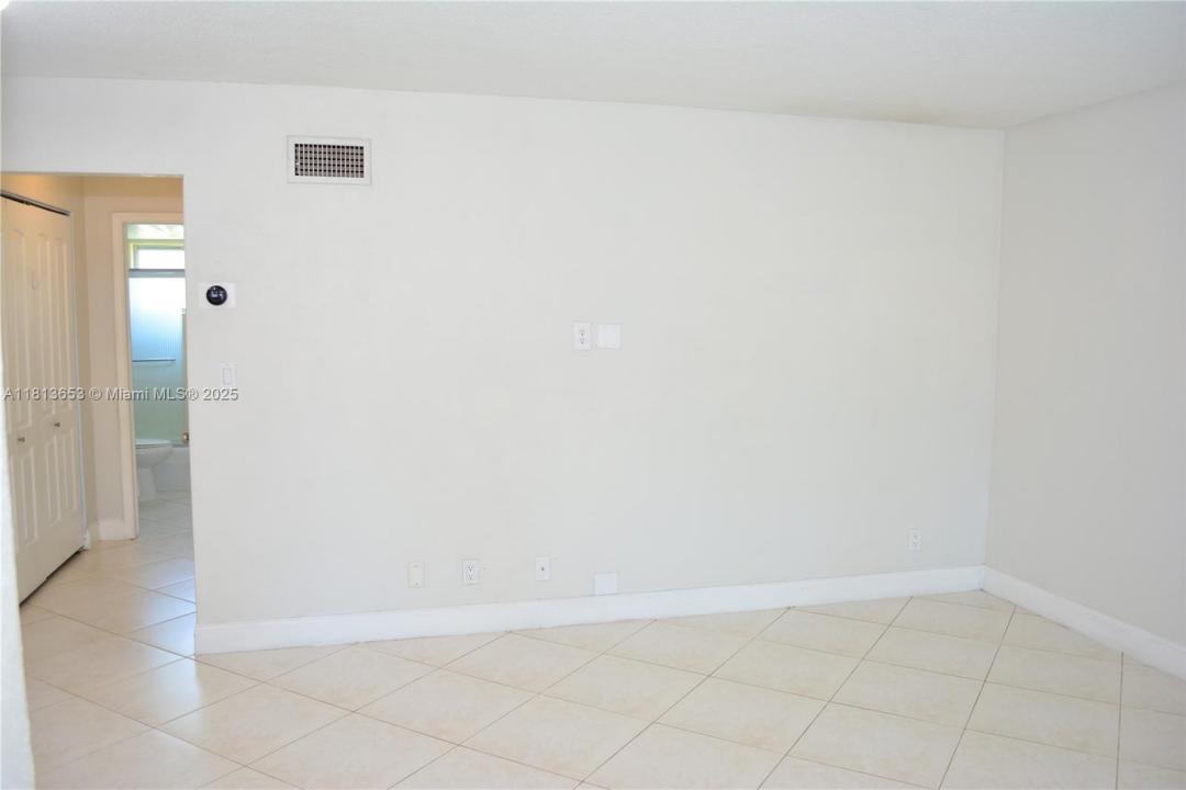 705 NE 2nd St 4, Hallandale Beach, Флорида 33009, Соединенные Штаты