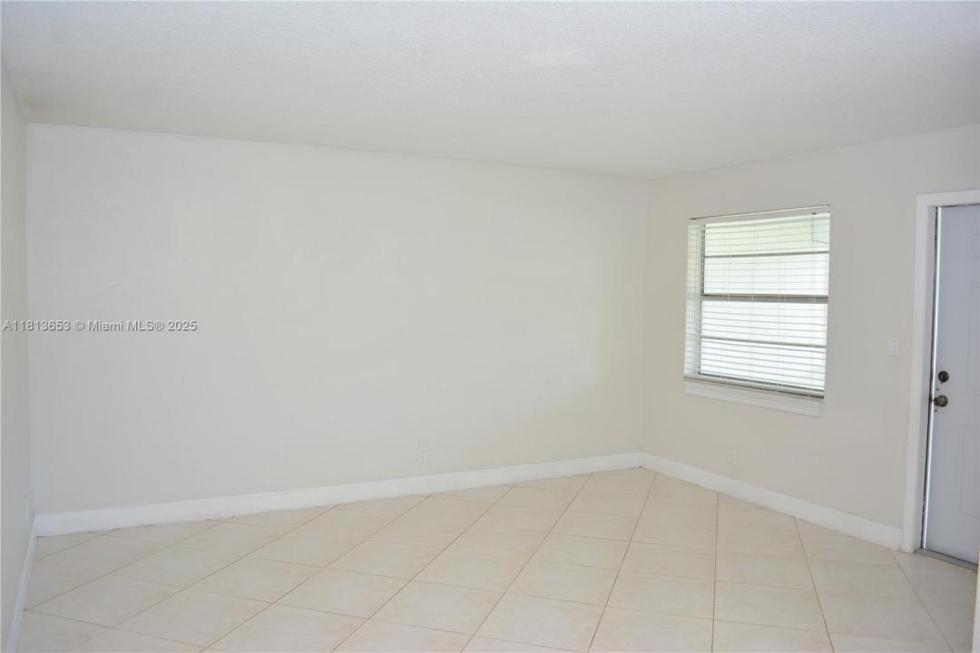 705 NE 2nd St 4, Hallandale Beach, Флорида 33009, Соединенные Штаты