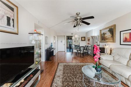 4330 Hillcrest Dr 505, Hollywood, Florida 33021, USA