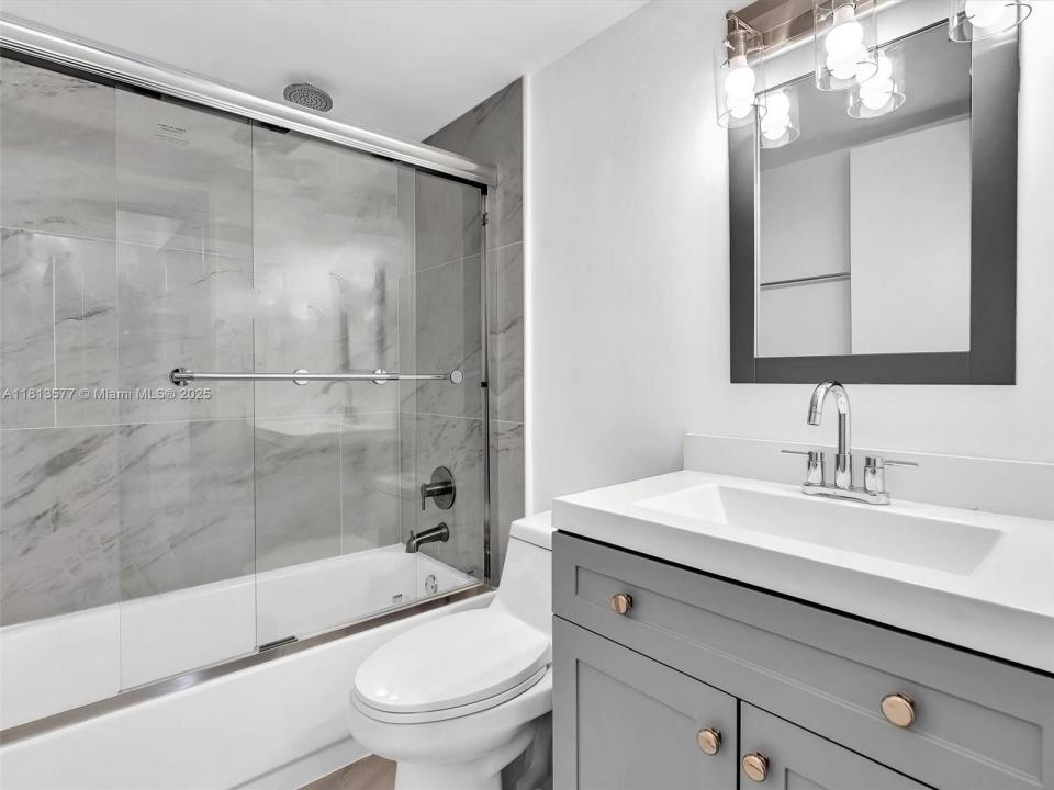 1740 NW N River Dr 219, Miami, Florida 33125, Estados Unidos