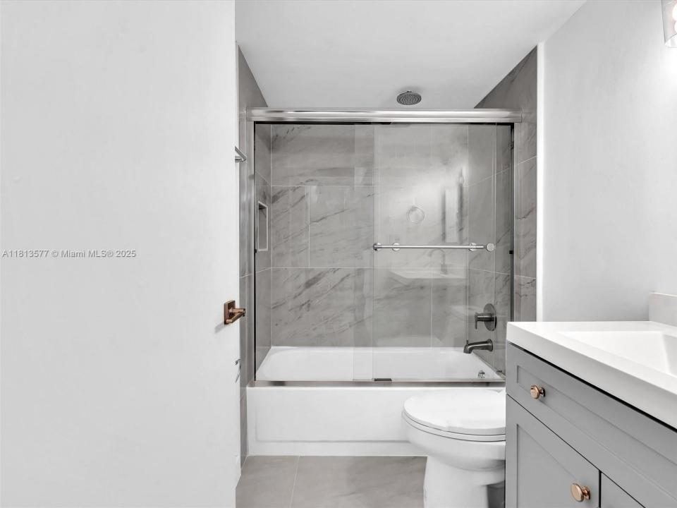 1740 NW N River Dr 219, Miami, Florida 33125, Estados Unidos