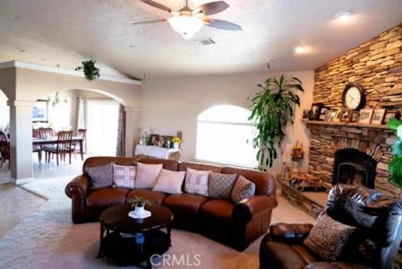 Farmington Street, Oak Hills, Калифорния 92344, Соединенные Штаты