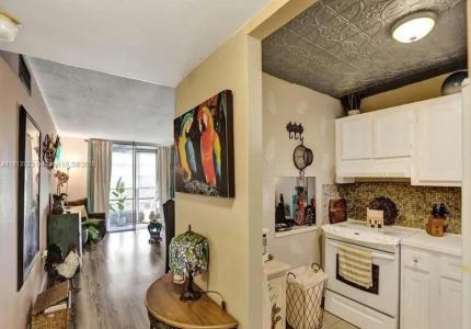 2801 N Pine Island Rd 105, Sunrise, Florida 33322, USA