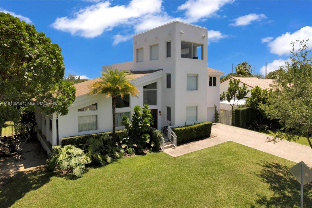6320 Dolphin Dr, Coral Gables, Florida 33158