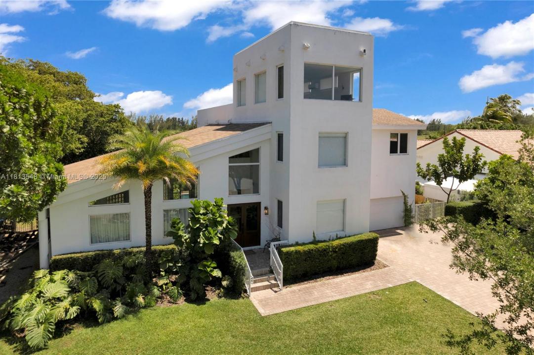 6320 Dolphin Dr, Coral Gables, Florida 33158