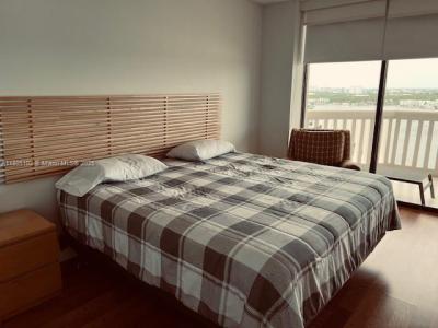1000 W Island Blvd 2412, Aventura, Florida 33160, USA