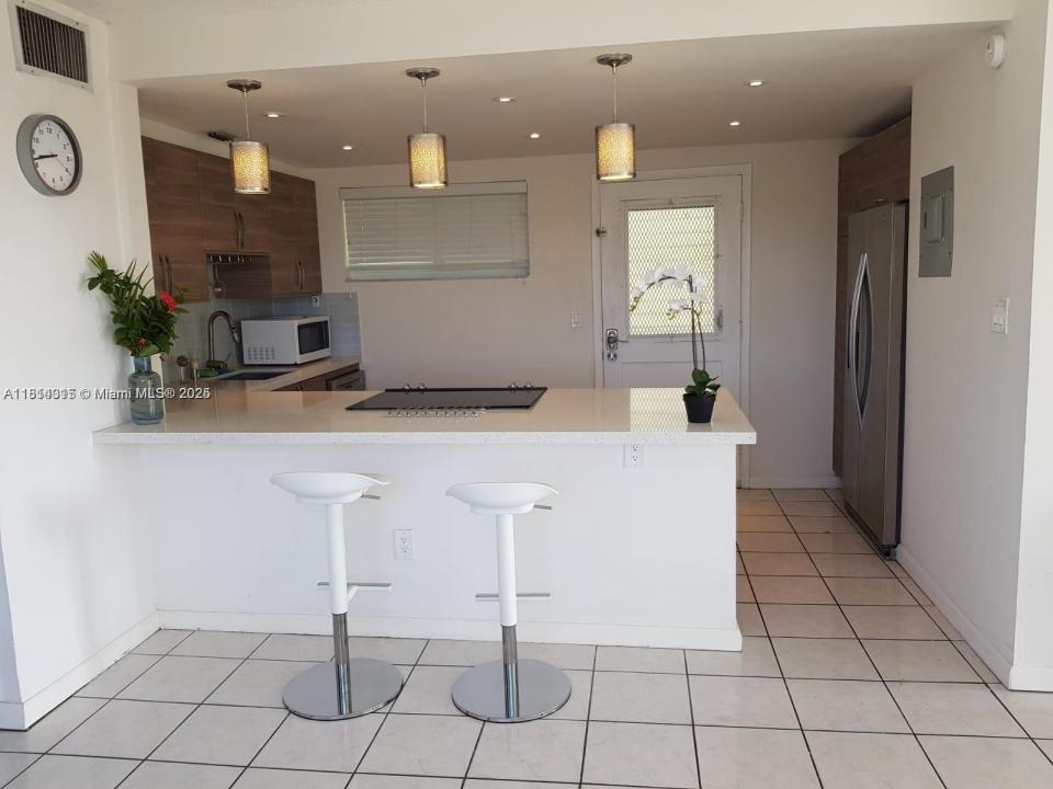 8001 Crespi Blvd 6D, Miami Beach, Florida 33141
