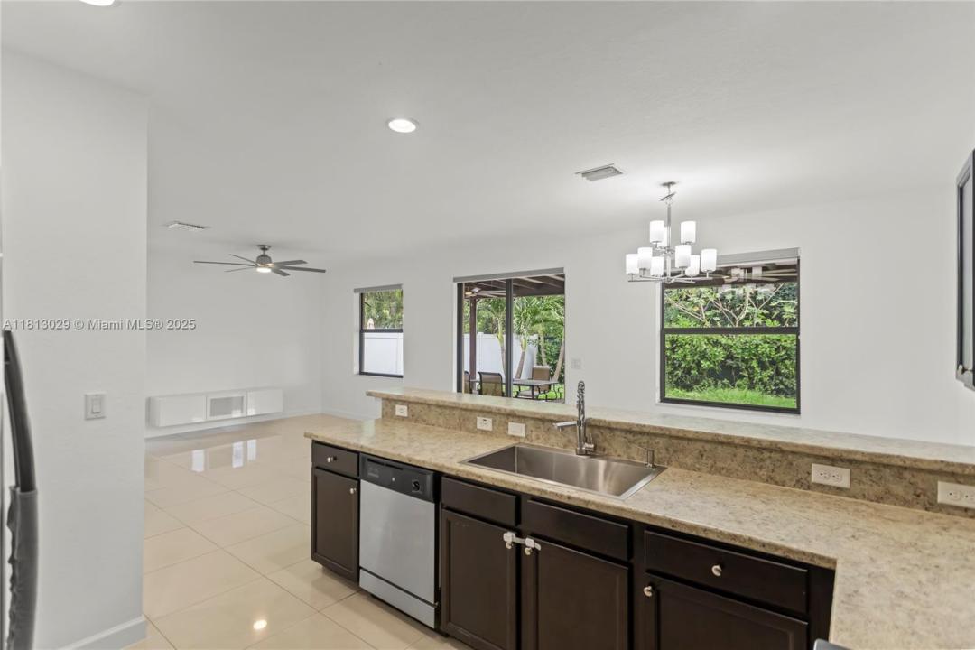 3502 W 86th Ter, Hialeah, Florida 33018, Amerika Birleşik Devletleri