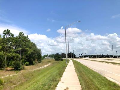1114 Meadow Road, Lehigh Acres, Floryda 33973, USA