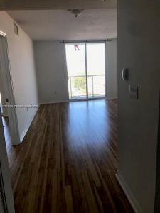 900 SW 8th St 806, Miami, Florida 33130, USA
