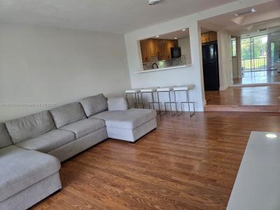 3750 Inverrary Dr 2B, Lauderhill, Florida 33319, USA