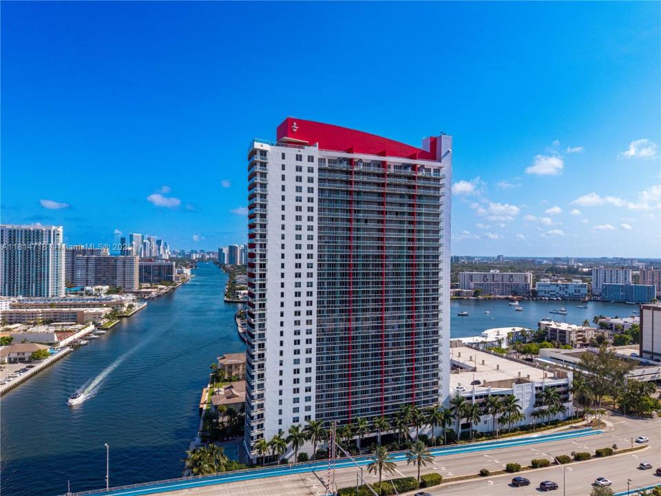 2602 E Hallandale Beach Blvd R2004, Hallandale Beach, Florida 33009, Amerika Birleşik Devletleri
