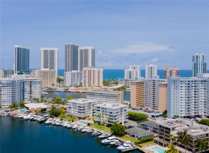 120 Golden Isles Dr 33B, Hallandale Beach, Florida 33009, USA