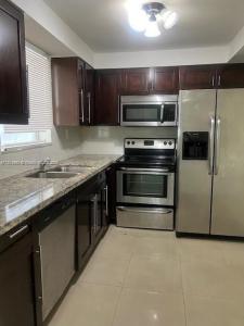 9351 Fontainebleau Blvd B311, Miami, Florida 33172, USA