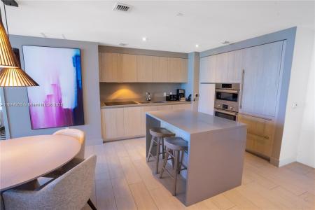 4010 S Ocean Dr R1905, Hollywood, Florida 33019, USA