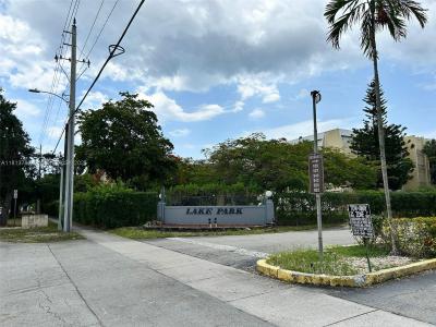 922 NE 199th St 3D Apt 304, Miami, Florida 33179, USA