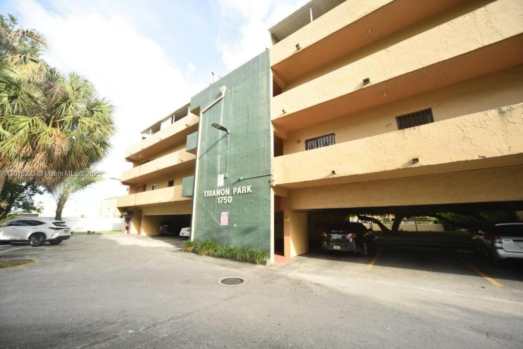 1750 W 56th St 108, Hialeah, Florida 33012, Amerika Birleşik Devletleri