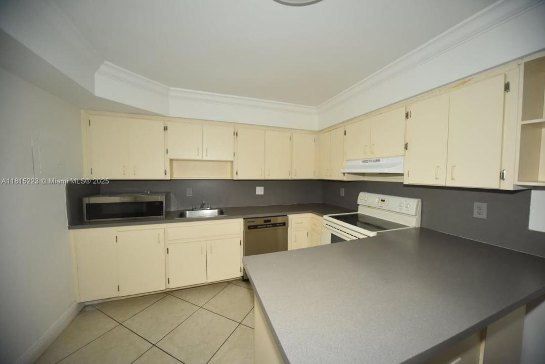 1750 W 56th St 108, Hialeah, Florida 33012, Amerika Birleşik Devletleri