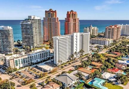 2200 NE 33rd Ave 4C, Fort Lauderdale, Florida 33305, USA