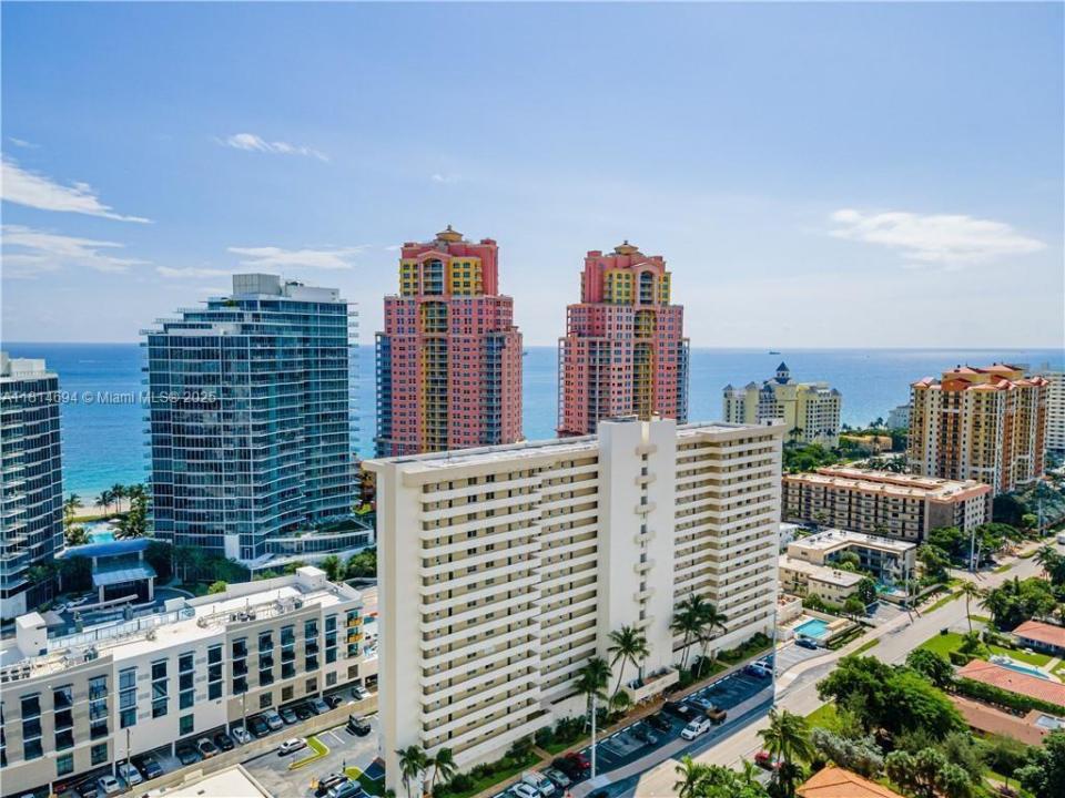 2200 NE 33rd Ave 4C, Fort Lauderdale, Florida 33305