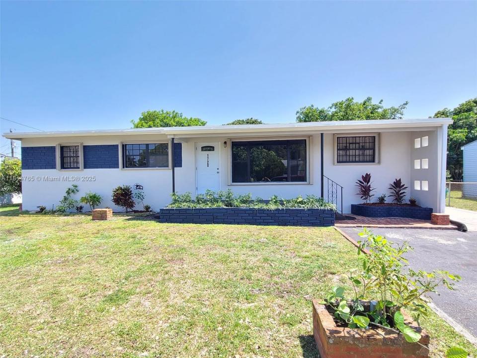 1720 NW 180th Ter Back, Miami Gardens, Floride 33056, États-Unis