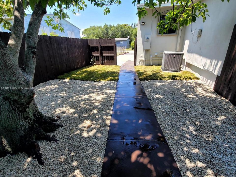 1720 NW 180th Ter Back, Miami Gardens, Floride 33056, États-Unis