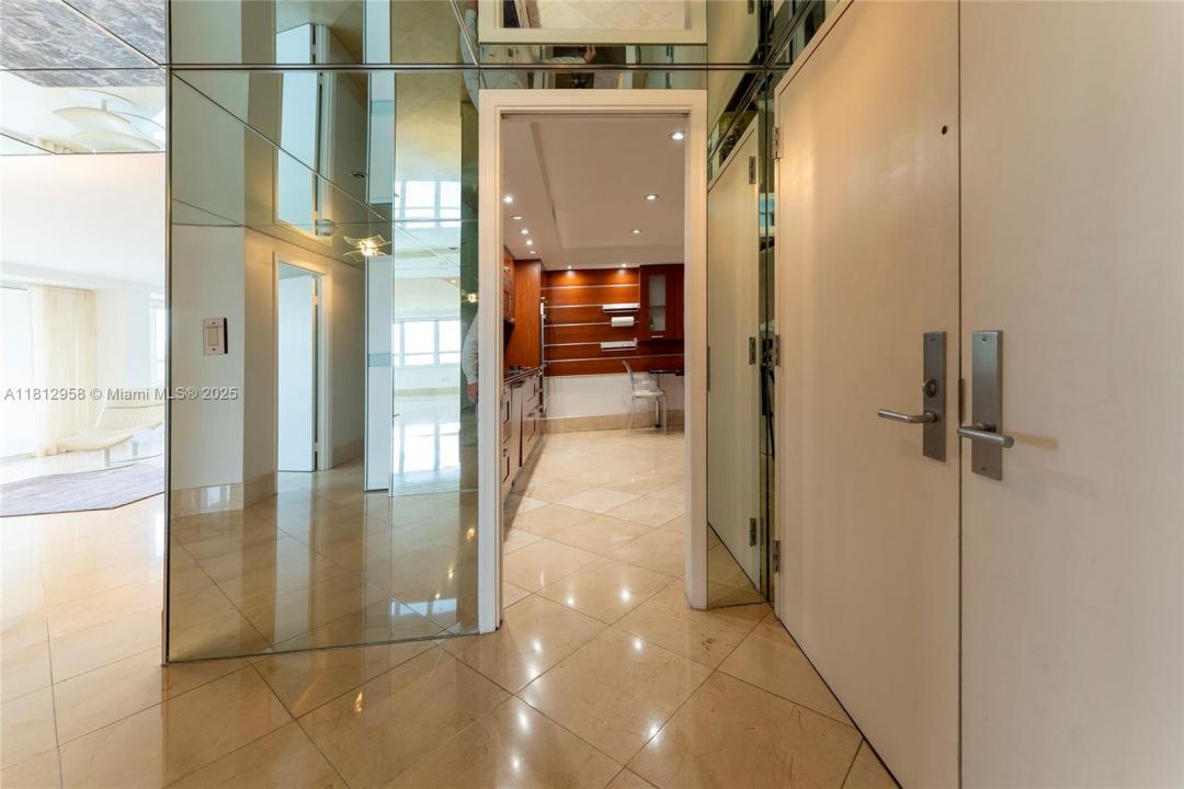 10205 Collins Ave 401, Bal Harbour, פלורידה 33154, ארצות הברית של אמריקה