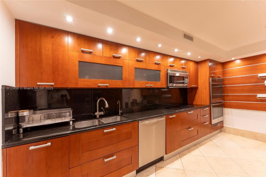 10205 Collins Ave 401, Bal Harbour, פלורידה 33154, ארצות הברית של אמריקה