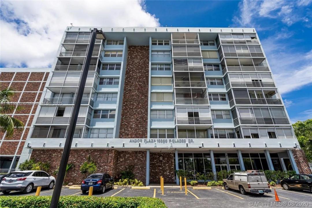 16850 S Glades Dr 8G, North Miami Beach, Flórida 33162, Estados Unidos