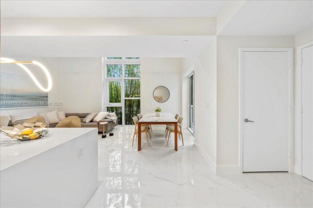 455 NE 39th St 112, Miami, Floryda 33137, USA