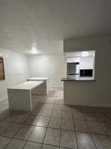 1230 W 54th 325A, Hialeah, Florida 33012, USA